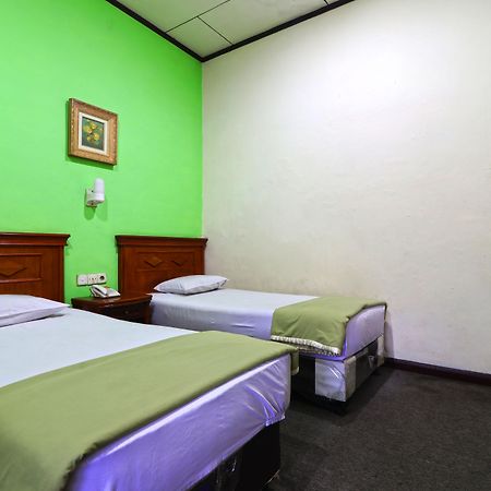 Hotel Sumatera Medan Buitenkant foto