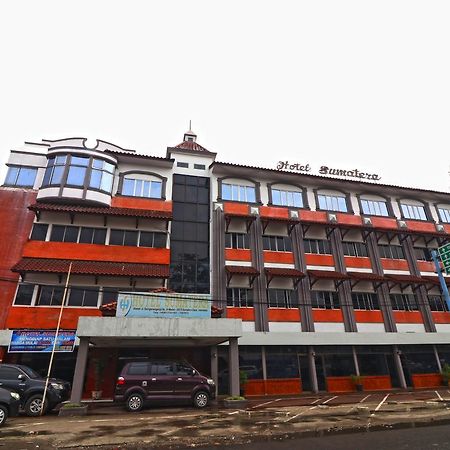 Hotel Sumatera Medan Buitenkant foto