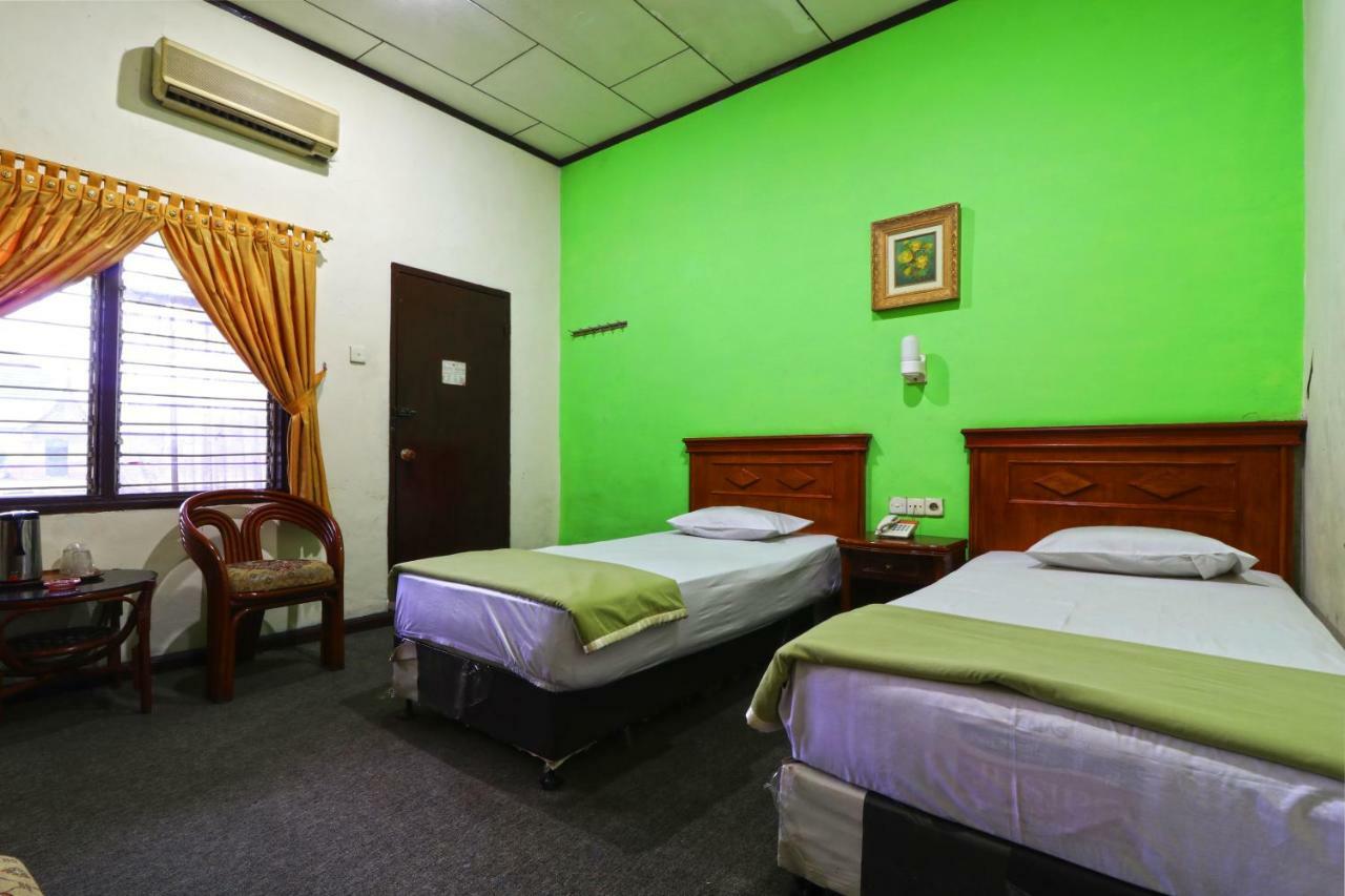 Hotel Sumatera Medan Buitenkant foto