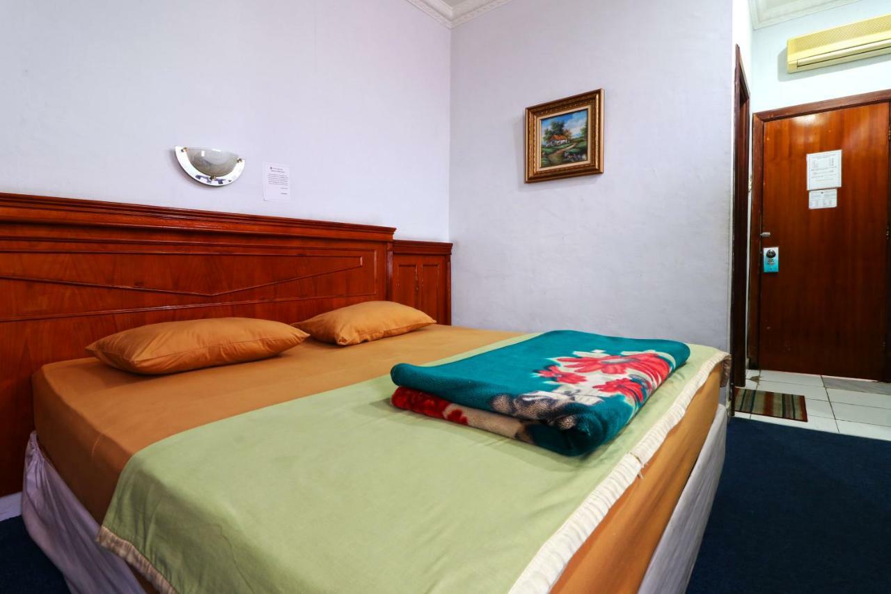 Hotel Sumatera Medan Buitenkant foto