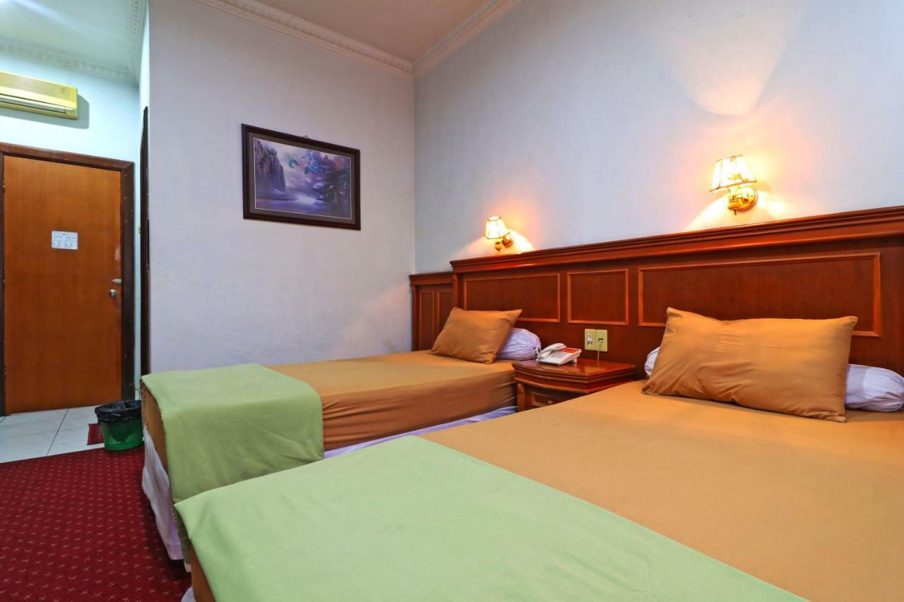 Hotel Sumatera Medan Buitenkant foto