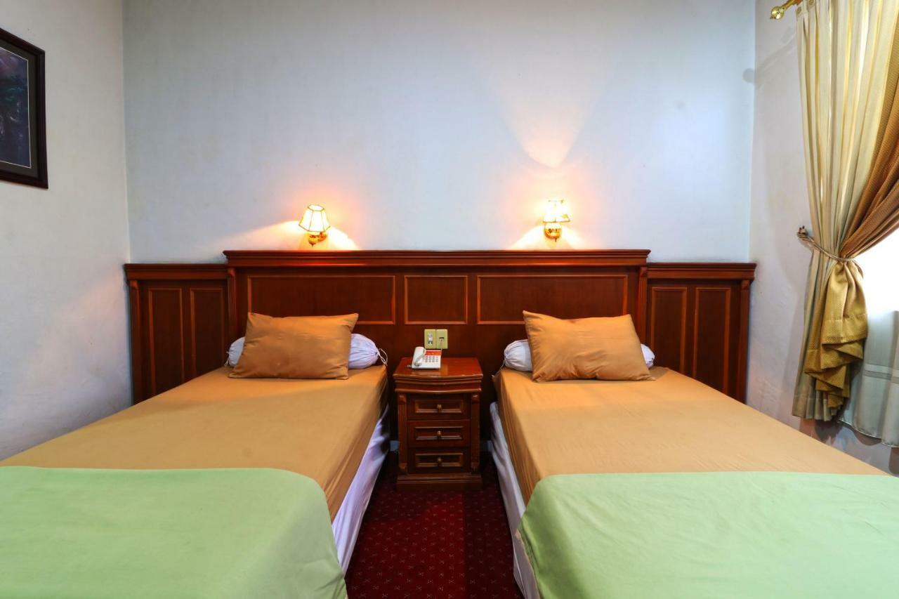 Hotel Sumatera Medan Buitenkant foto