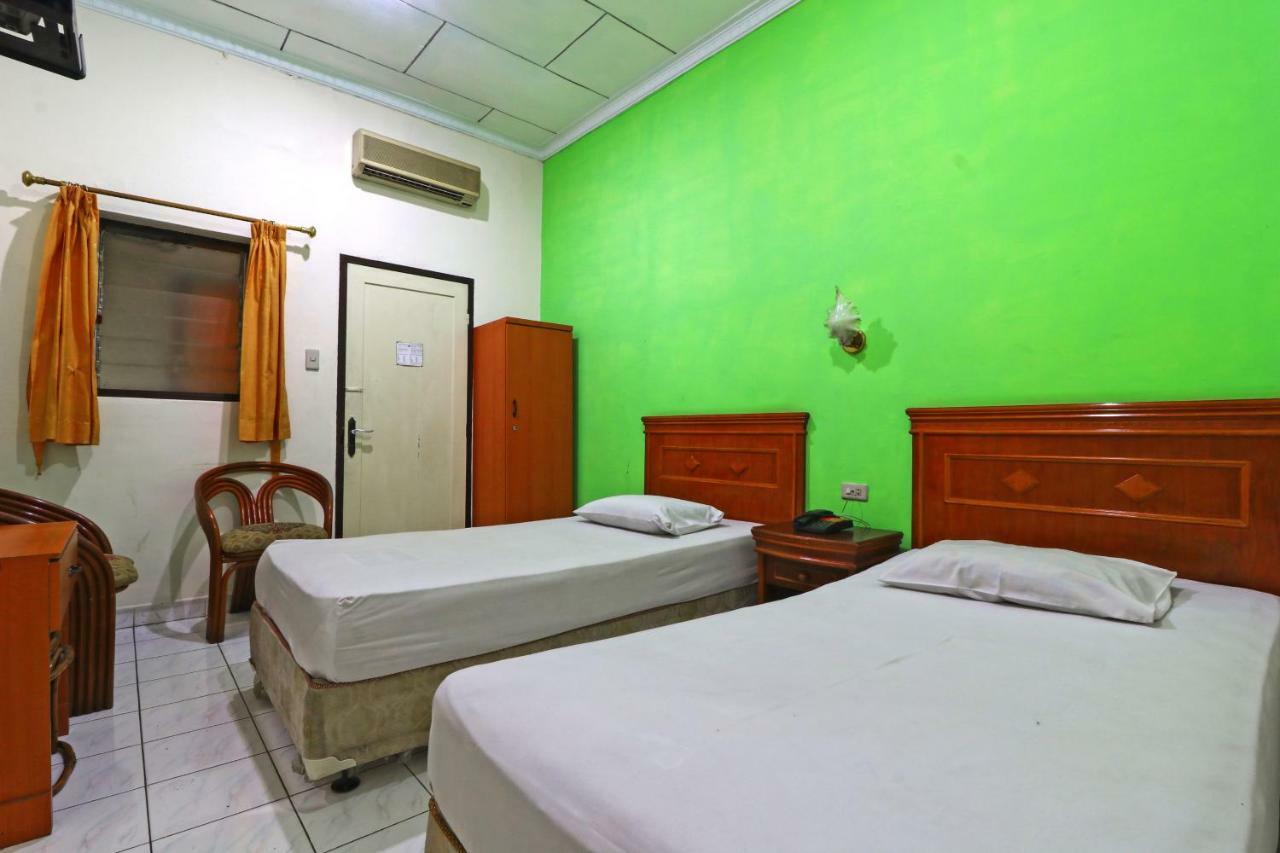 Hotel Sumatera Medan Buitenkant foto